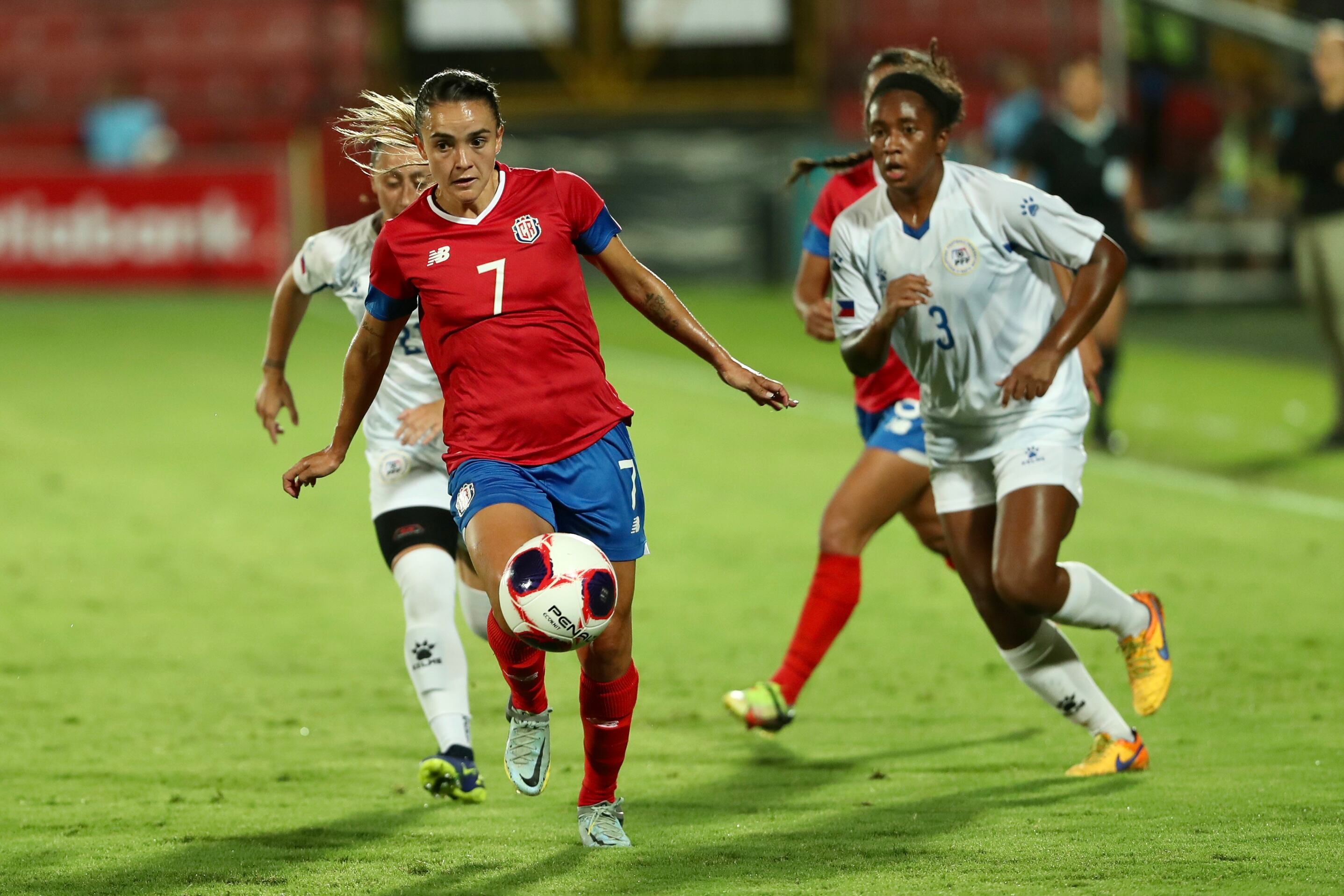 07/10/2022, Alajuela, Estadio Alejandro Morera Soto, partido amistoso de la selección mayor de fútbol femenino de Costa Rica frente a Filipinas.