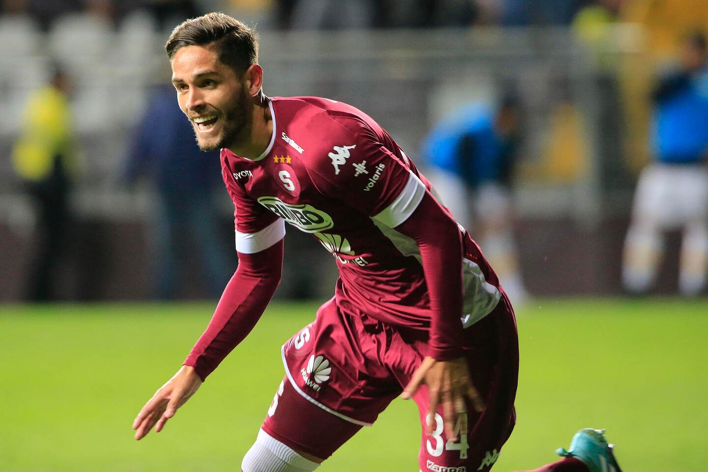 Jonathan Moya salió del frío banquillo para marcar un gol muy significativo para Saprissa. Foto: Rafael Pacheco