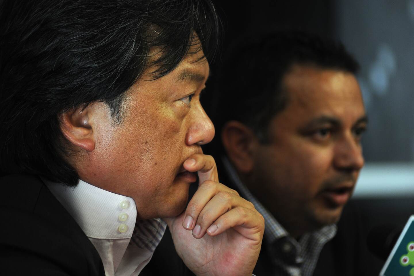 Eduardo Li, aún presidente de la Fedefútbol, junto a Rodolfo Villalobos, quien aspira a relevarlo.