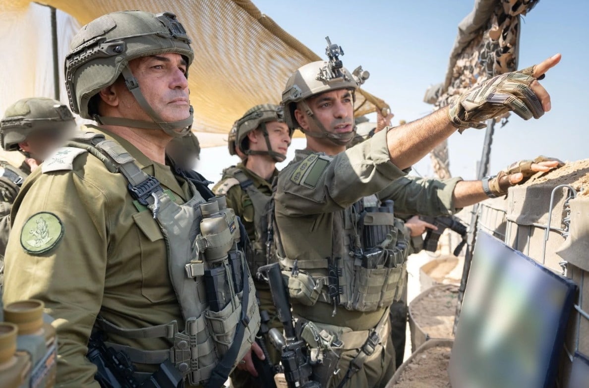 (Archivo) El jefe del Ejército israelí, Eyal Zamir, en una visita a la Franja de Gaza.