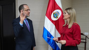 Laura Fernández nombra a exviceministro de Presidencia como viceministro de Paz