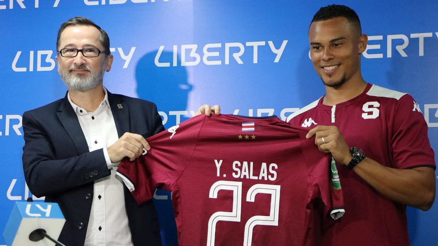 El volante Youstin Salas desea seguirle aportando a la selección nacional. Prensa Saprissa.