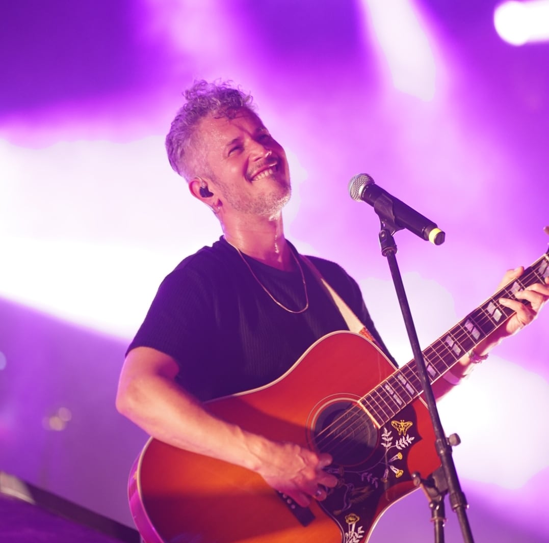 Vicente García en concierto en Costa Rica el 27 de abril de 2024 en Peppers