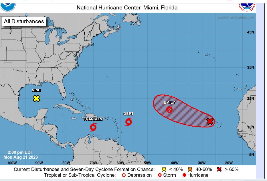 El Caribe y el Atlántico comienzan a generar más ciclones. así lucía este 21 de agosto la imagen del Centro Nacional de Huracanes. El IMN dice que ninguno de esos tiene proyección de afectarnos. Imagen: Centro Nal. de Huracanes.