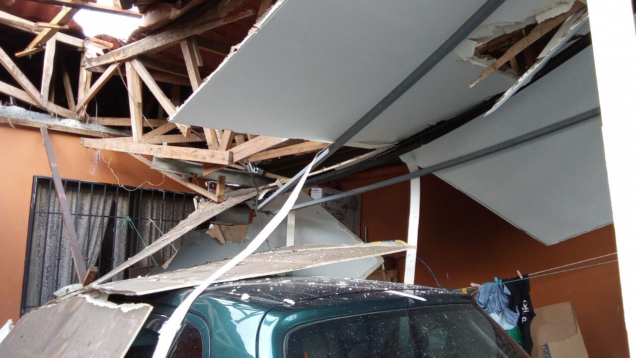 Torbellino generó viviendas destechadas en barrio España, Mercedes de Heredia. Foto CNE.