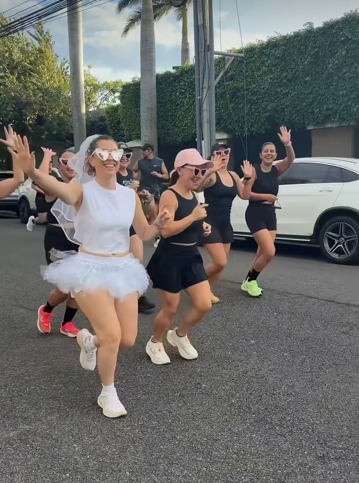 Melissa Alvarado corrió junto a sus amigas en lo que ella denominó como una "despedida de soltera-runner".