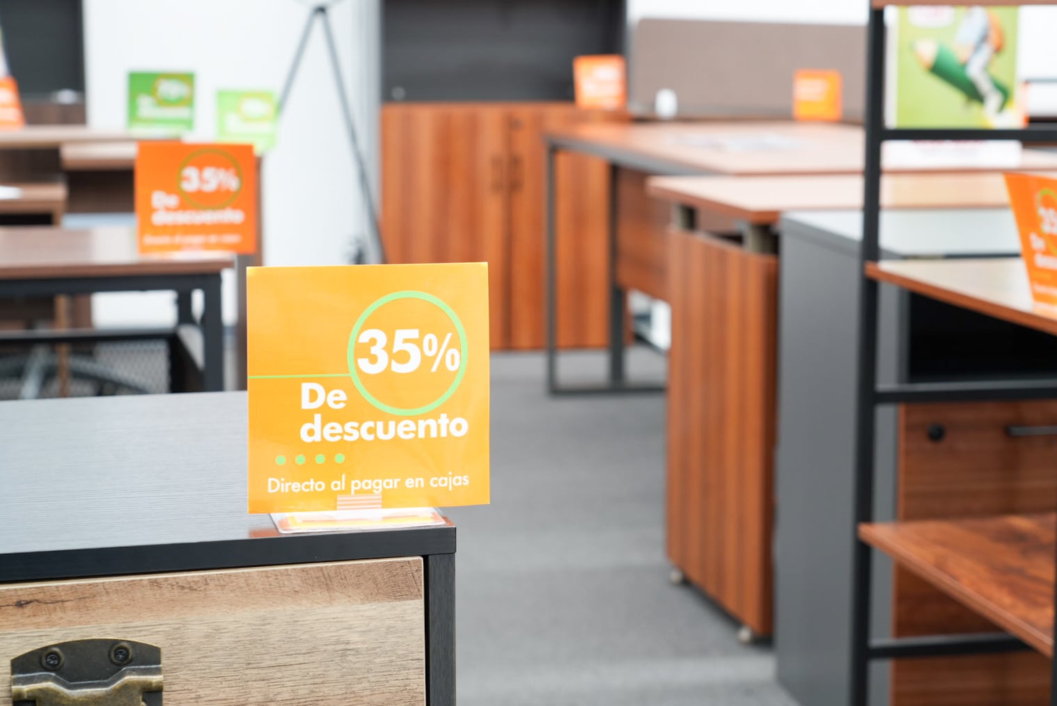 29/01/2026. Entrada a clases. Productos en descuento de artículos escolares en Office Depot. La Uruca, San José. Fotografía: Lilly Arce