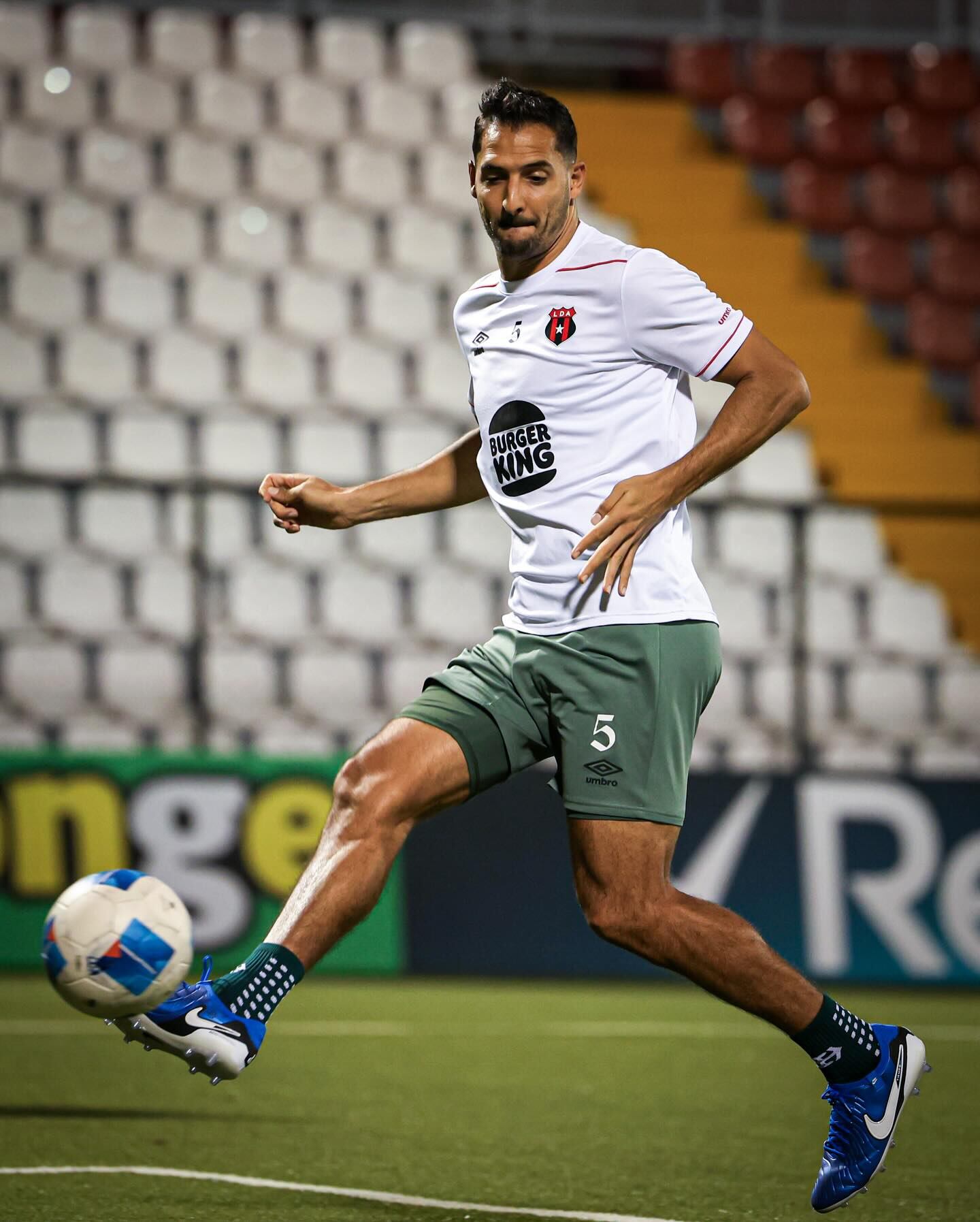 Celso Borges es el capitán de Liga Deportiva Alajuelense y desde que llegó al club se identificó mucho con la institución.