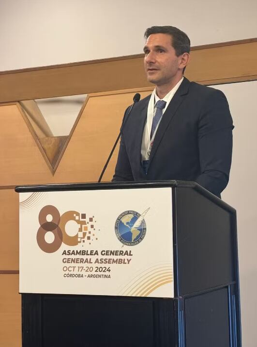 El director de la Editora Globo y del Sistema Globo de Radio, Frederic Kachar, destacó 'el optimismo basado en el trabajo, el entusiasmo y la disciplina', durante su premiación como Ejecutivo del Año por la SIP. Foto: O globo/ Brasil.