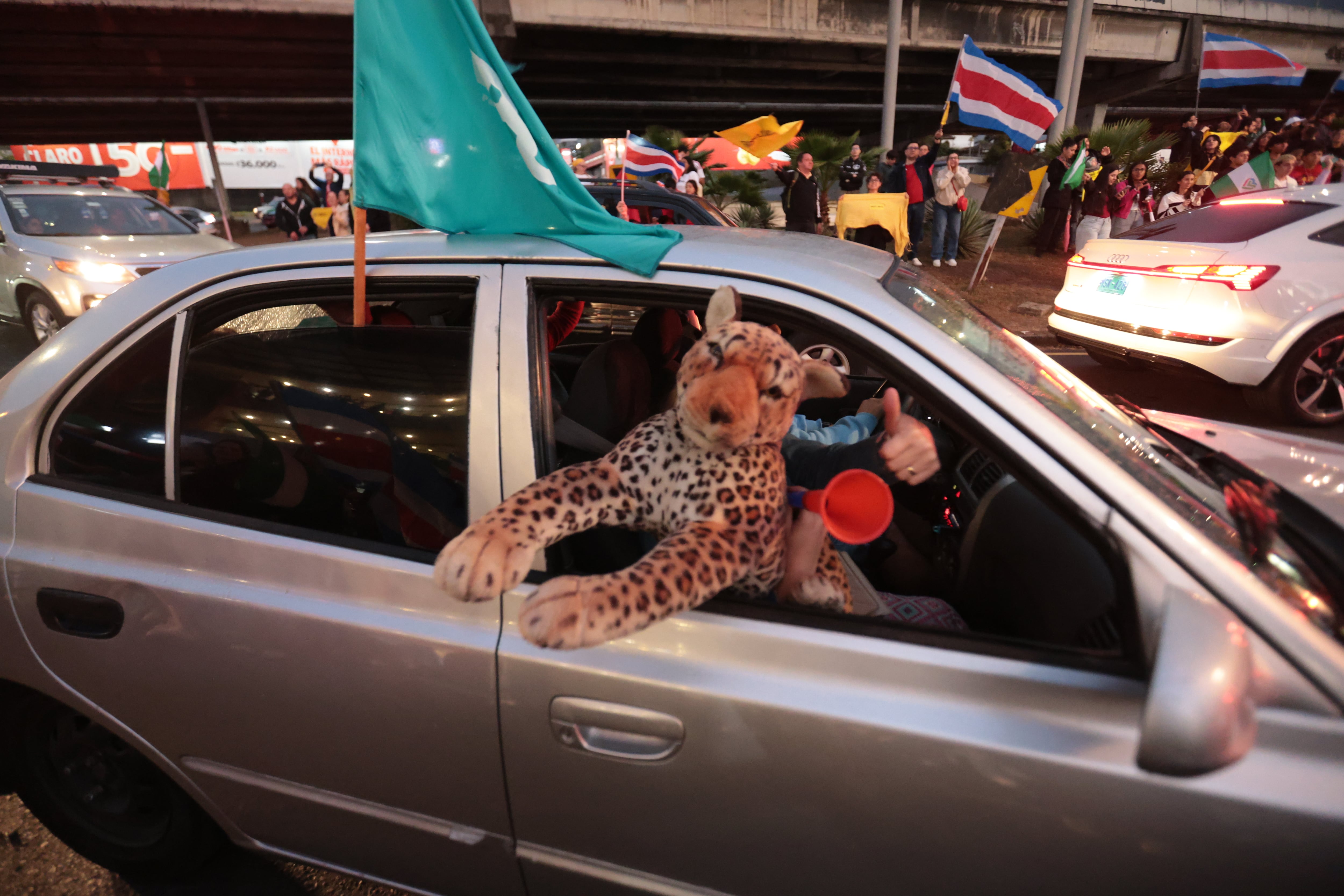 01/02/2026/ así está el ambiente en la La Fuente de la Hispanidad previo a los resultados en la contienda electoral / foto John Durán