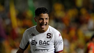 Warren Madrigal publica ‘vacaciones en familia’, acompañado por un jugador de Alajuelense y otro de Herediano