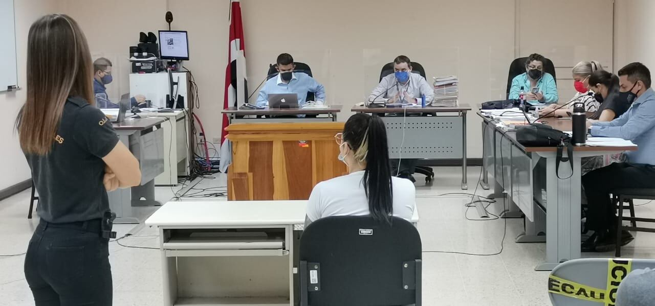 La mañana de este jueves la masajista dijo a los jueces que presentaba una dolencia, razón por la cual el debate se suspendió. Foto: Andrés Garita.