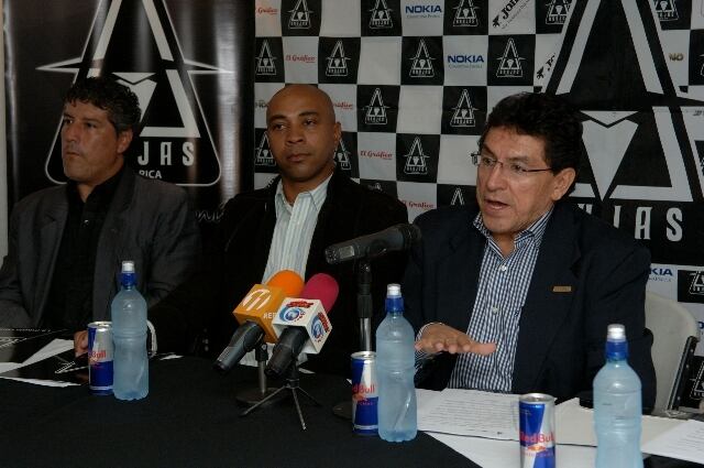 
        
      Minor Vargas (der.) expuso ayer que Wright (centro) y  Viegas seguirán en la gerencia deportiva. Juliana Barquero 