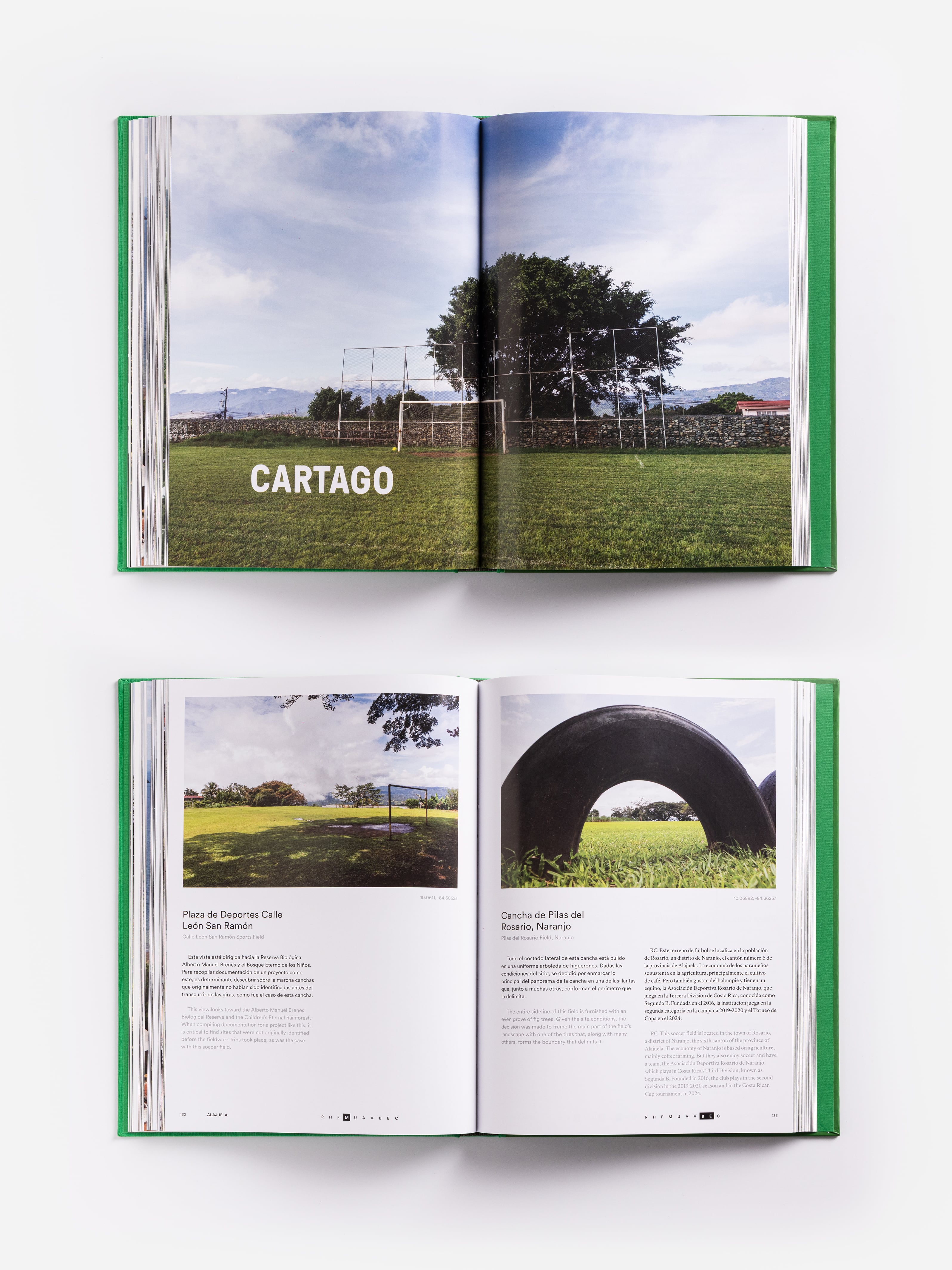 Con fotografías de 121 canchas comunales de todo el país, Paisajes del Fútbol utiliza el deporte como punto de partida para contar una historia más amplia sobre Costa Rica y sus comunidades.