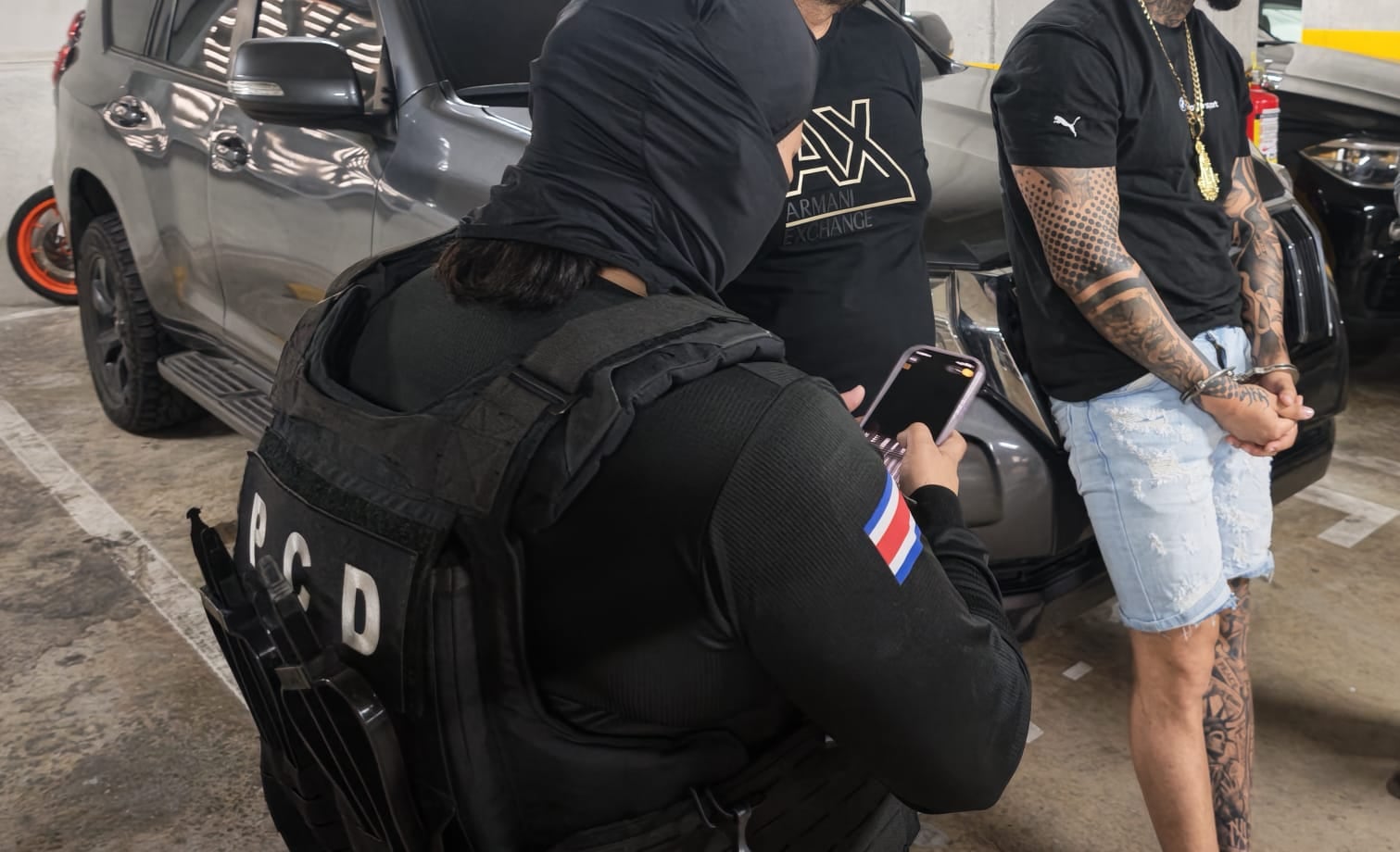 La Fiscalía Adjunta de Narcotráfico y la Policía Control de Drogas lograron la captura de cinco sujetos, supuestamente vinculados con el Cartel de Sinaloa. Las detenciones se realizaron en una torre en Sabana Sur.