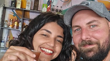 Mexicana ‘Hola, soy Natasha’ se deleita con el chiliguaro, plantintá y el trato de la gente en Costa Rica