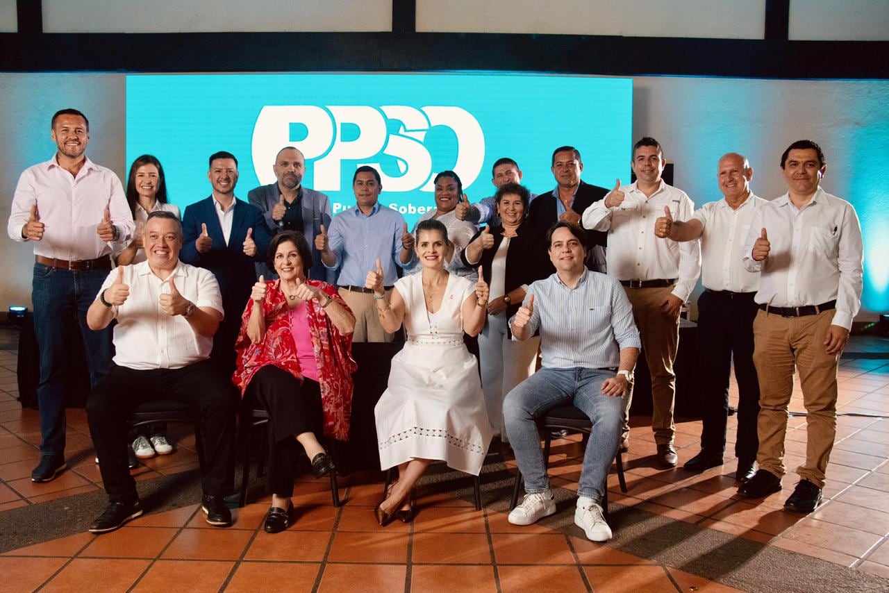 En octubre, la entonces candidata presidencial del PPSO, Laura Fernández, se reunió con un grupo de alcaldes que dejaron sus agrupaciones para alinearse al movimiento chavista.