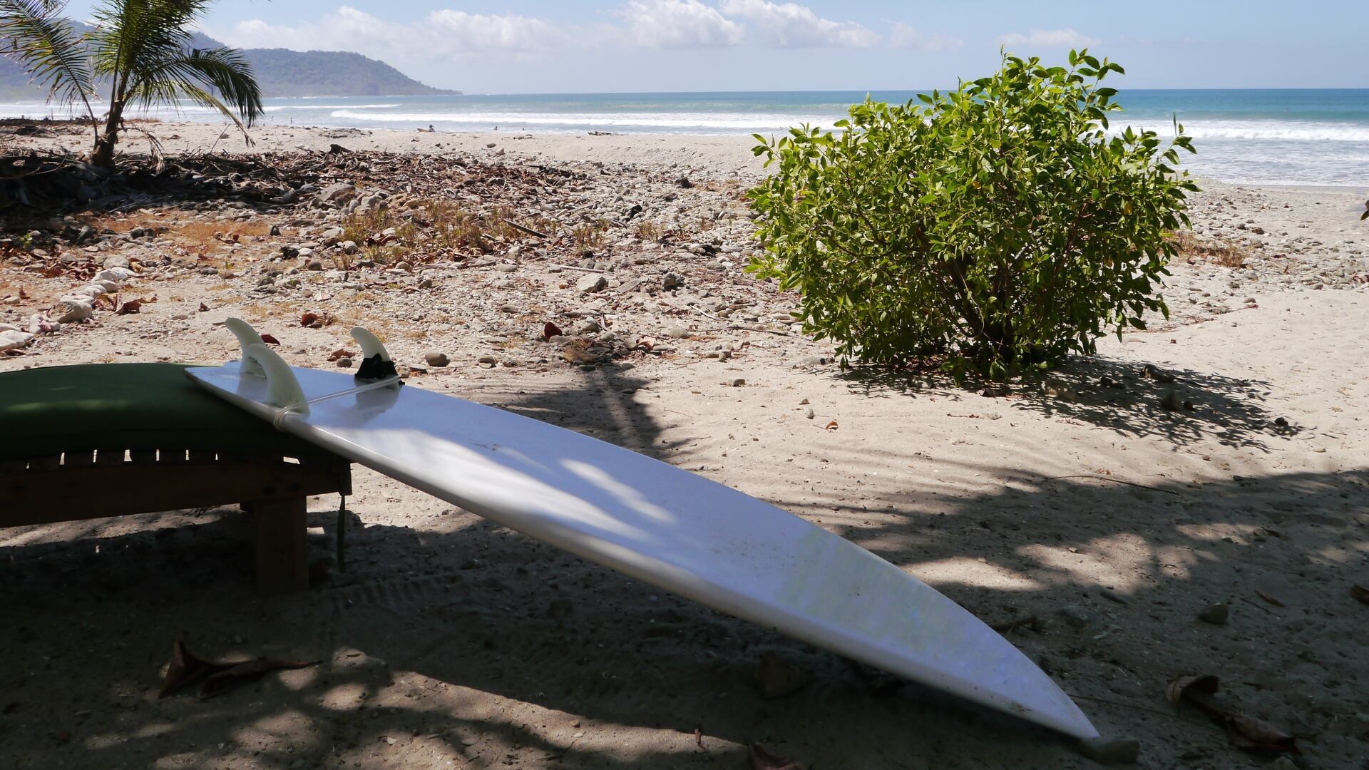 La revista Islands calificó a Santa Teresa como la playa más cool de Centroamérica por su ambiente relajado, surf y naturaleza.