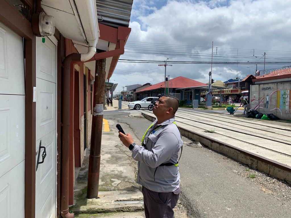 Jesús García Retana, un nicoyano de la pura cepa y de 36 años, una ola de insultos en el trabajo de lector de medidores de luz y agua que realiza todos los días como empleado de la Empresa de Servicios Públicos de Heredia (ESPH).