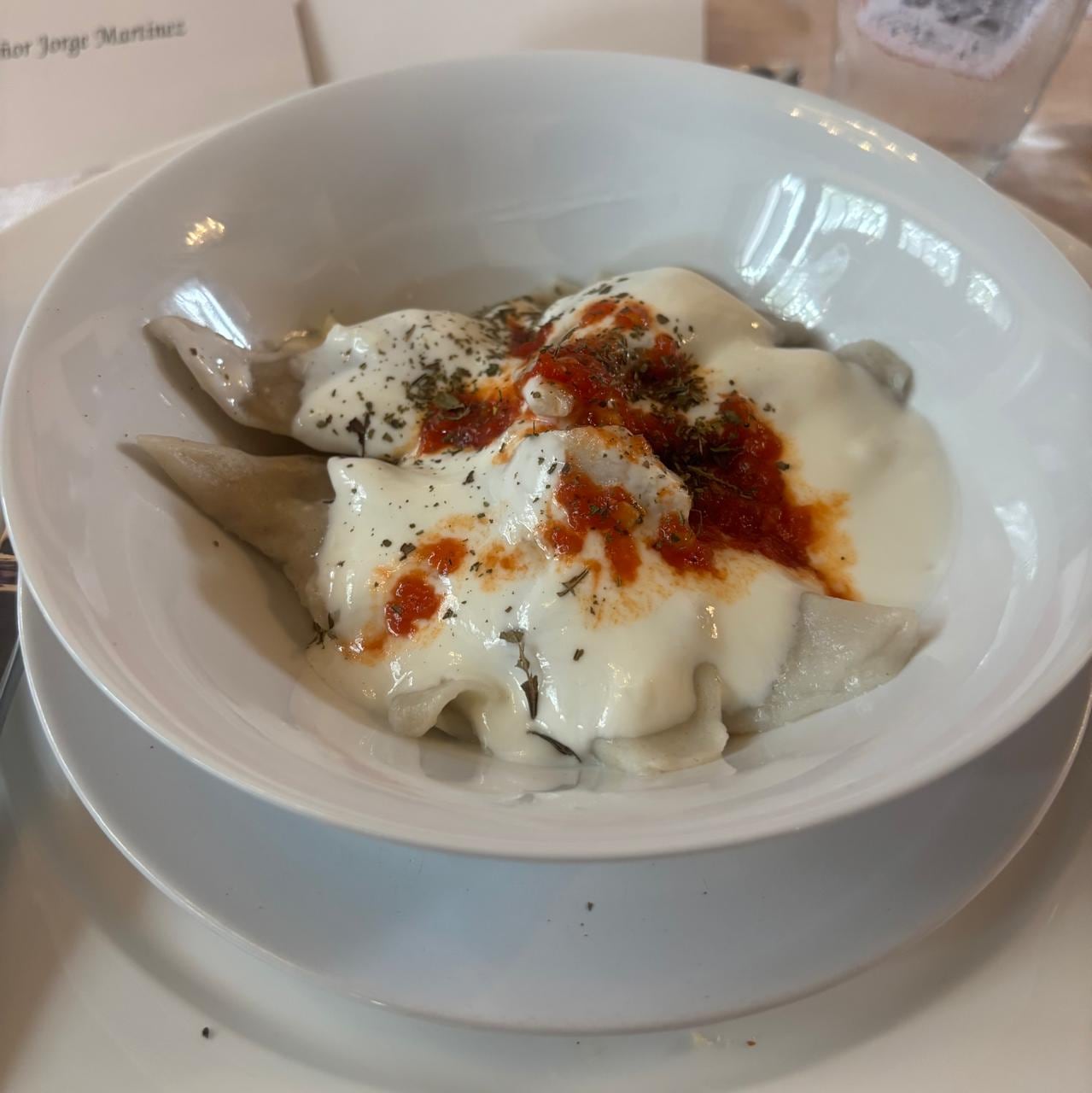 El manti es un plato imperdible dentro de esta gastronomía.
