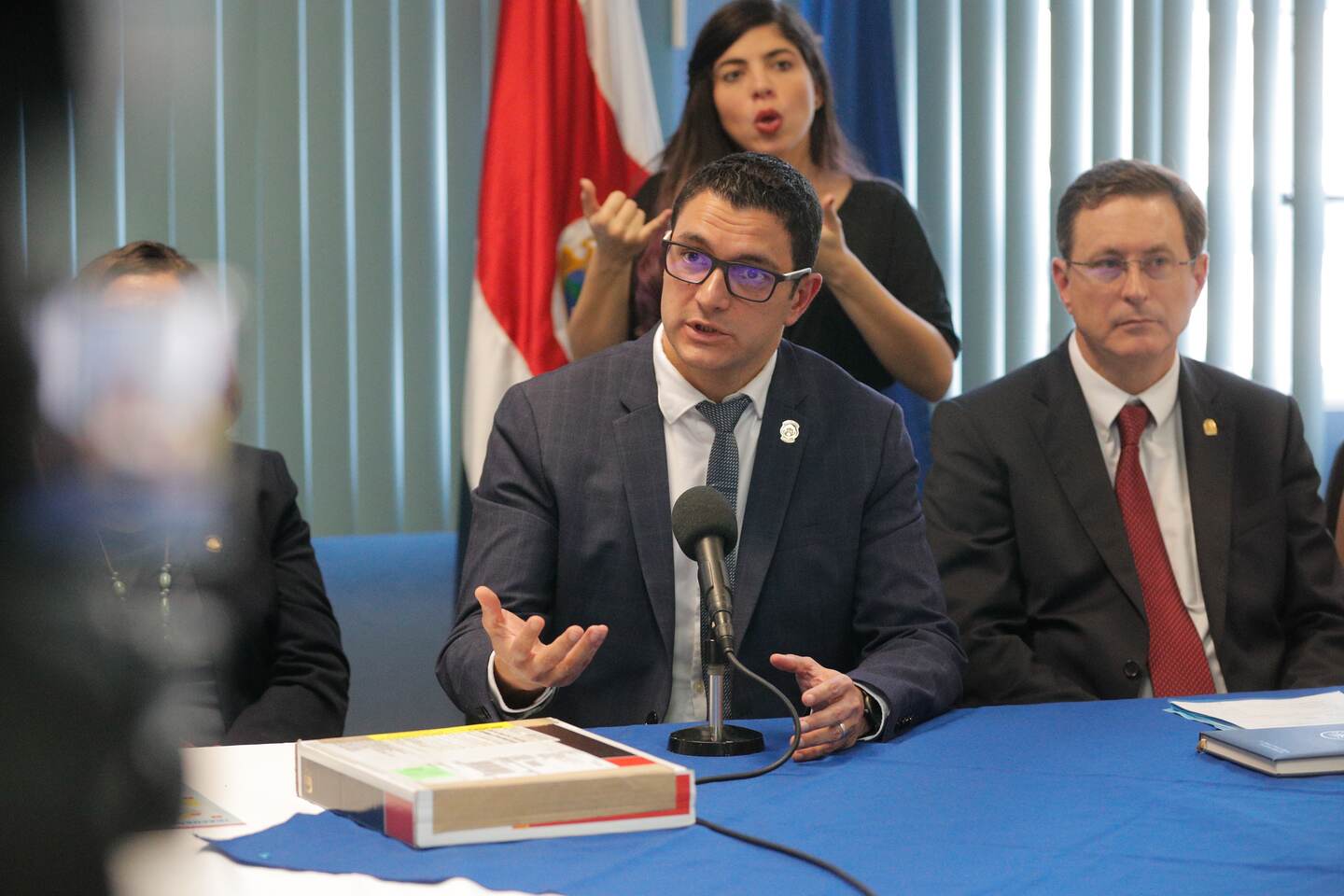6/3/2020. San José. Ministerio de Salud. Conferencia de prensa Coronavirus. Primer caso confirmado en el país. En la foto aparece el ministro de Salud, Daniel Salas (iz) y el Dr. Román Macaya Hayes (der) presidente ejecutivo de la Caja Costarricense de Seguro Social. Foto Jeffrey Zamora