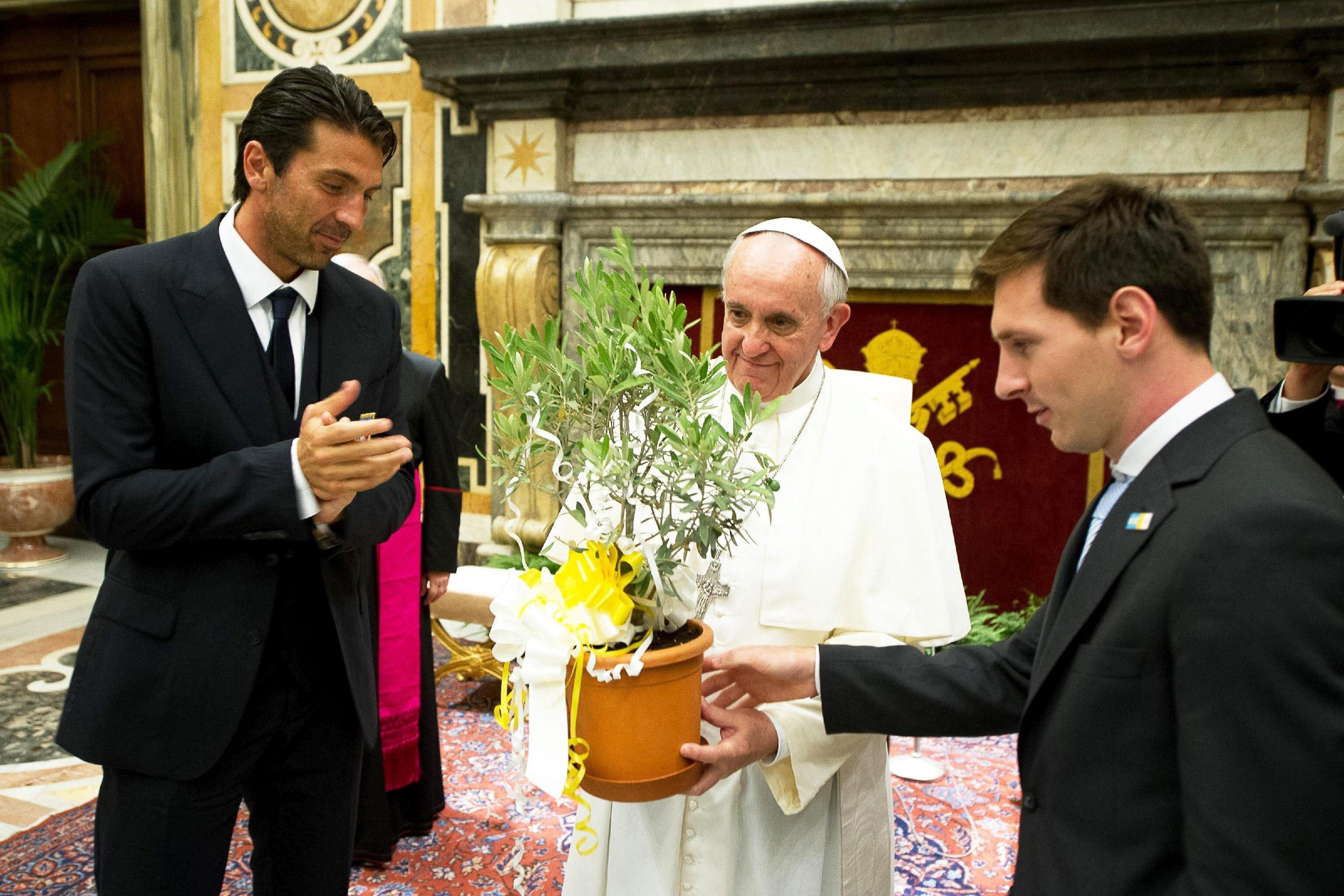 Papa Francisco con Leo Messi.