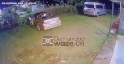 Una cámara de seguridad captó el momento del ataque.