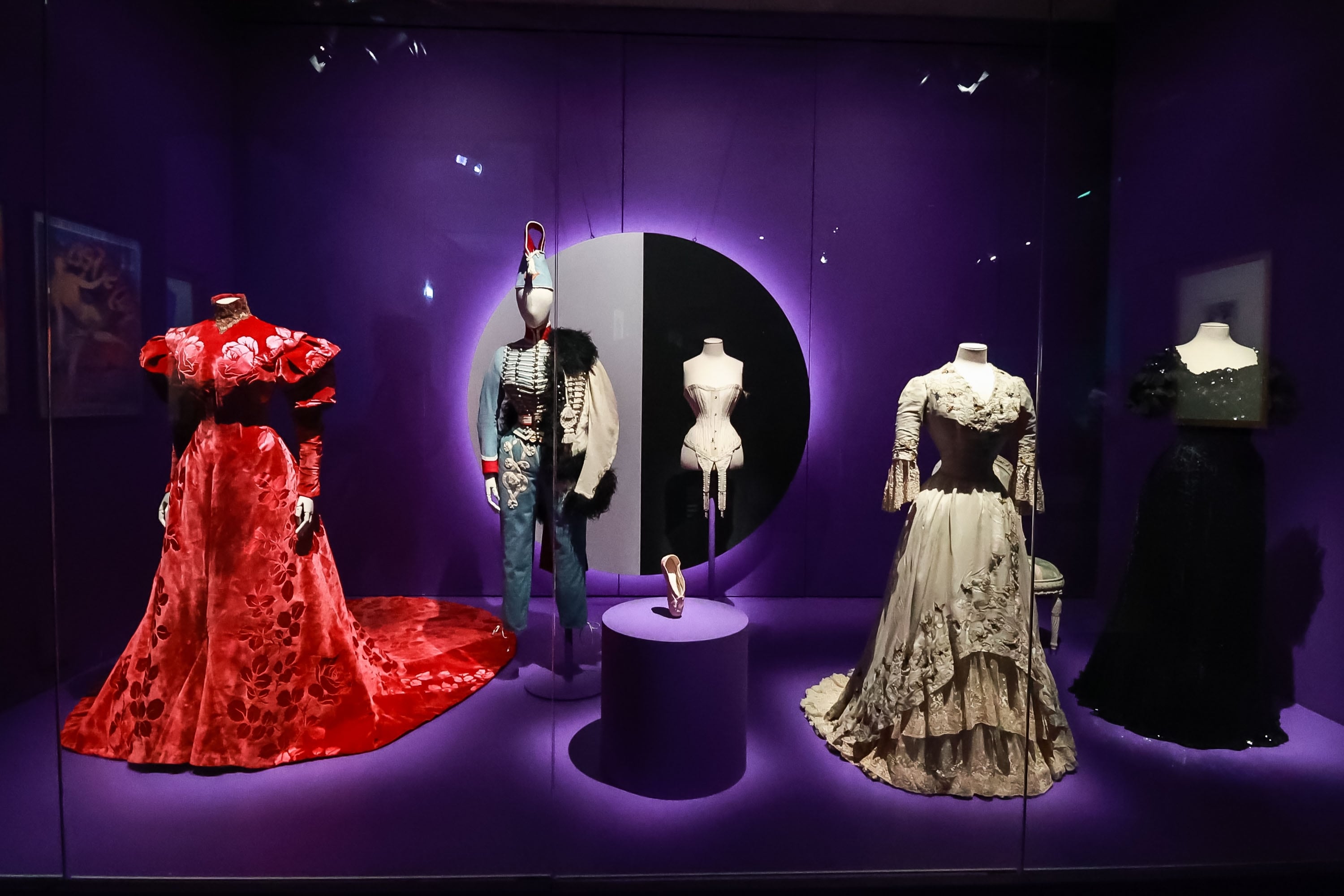 París, Francia, 26 de junio de 2025 : Exhibición de Paul Poiret, La moda es una fiesta.