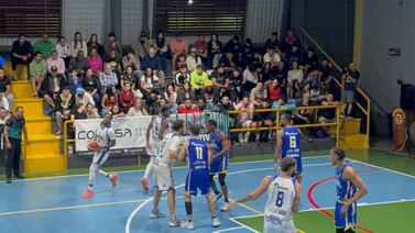 Final de baloncesto: Serie empatada 1-1 y el tercer juego será crucial