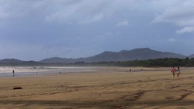 Un muerto y dos heridos graves deja balacera en Tamarindo