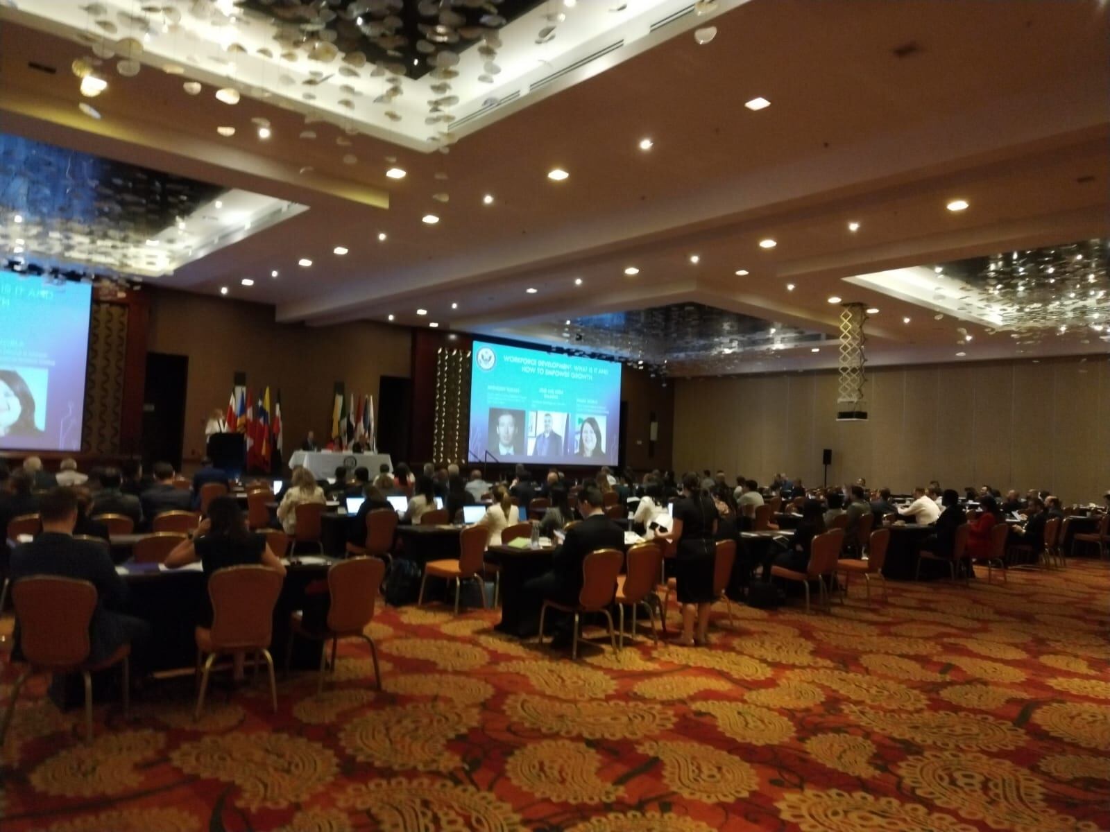 Primer Simposio sobre semiconductores