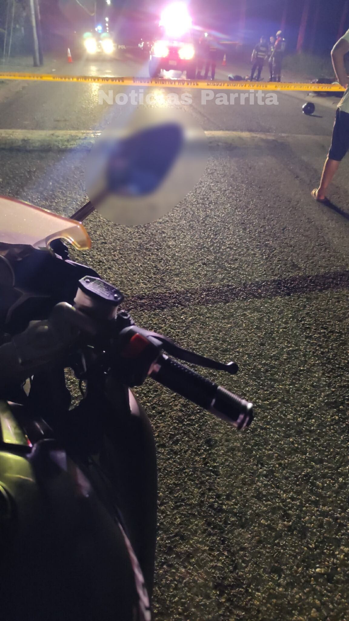 El homicidio doble se registró poco antes de las 8 p.m. en la entrada a Pueblo Nuevo de Parrita. Foto: Cortesía Noticias Parrita.