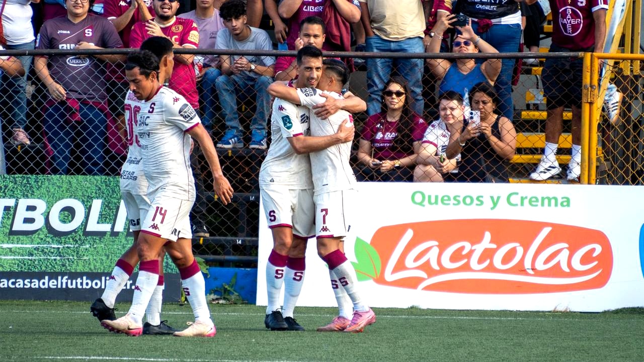 Bancy Hernandez festeja uno de sus goles