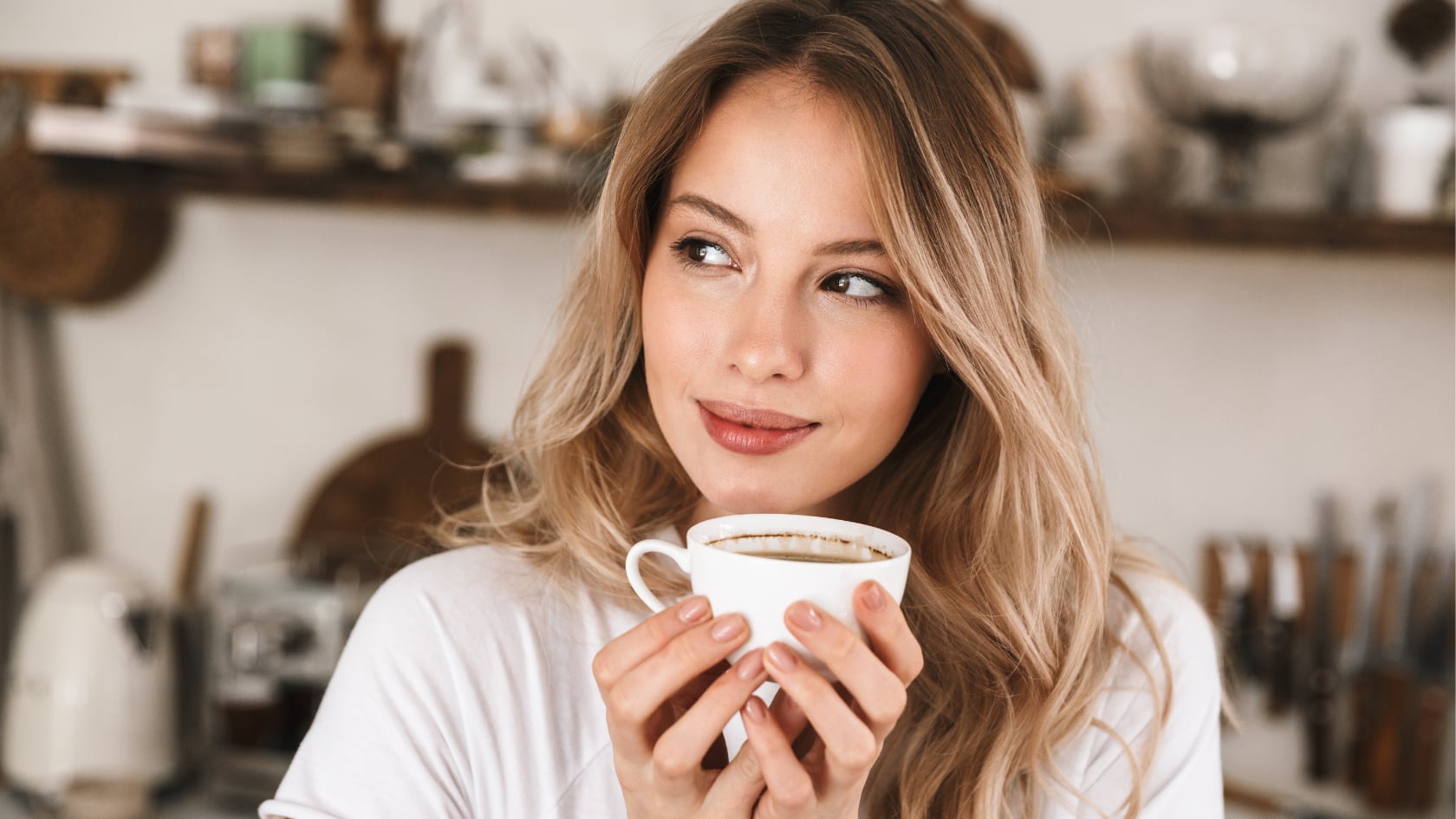 El consumo de café puede provocar efectos adversos en personas con ansiedad, problemas cardíacos, afecciones digestivas o durante el embarazo.