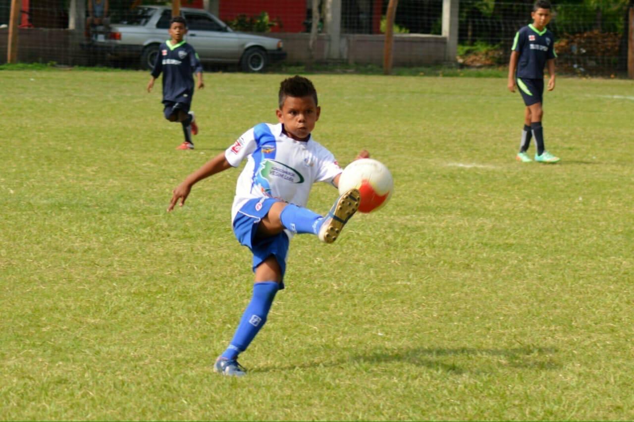 Alberth Barahona en sus primeros pasos en el futbol