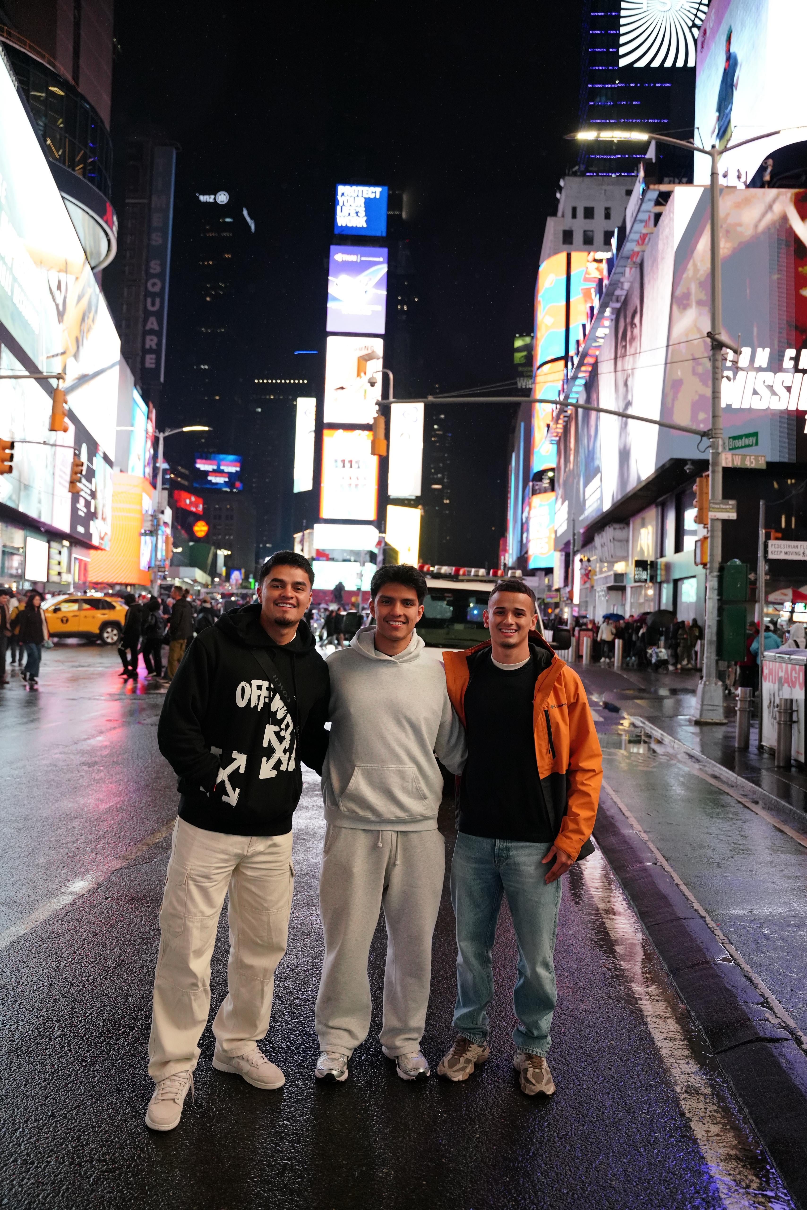 Andrey Soto, Fabián Pérez y Jeifer González son inseparables.