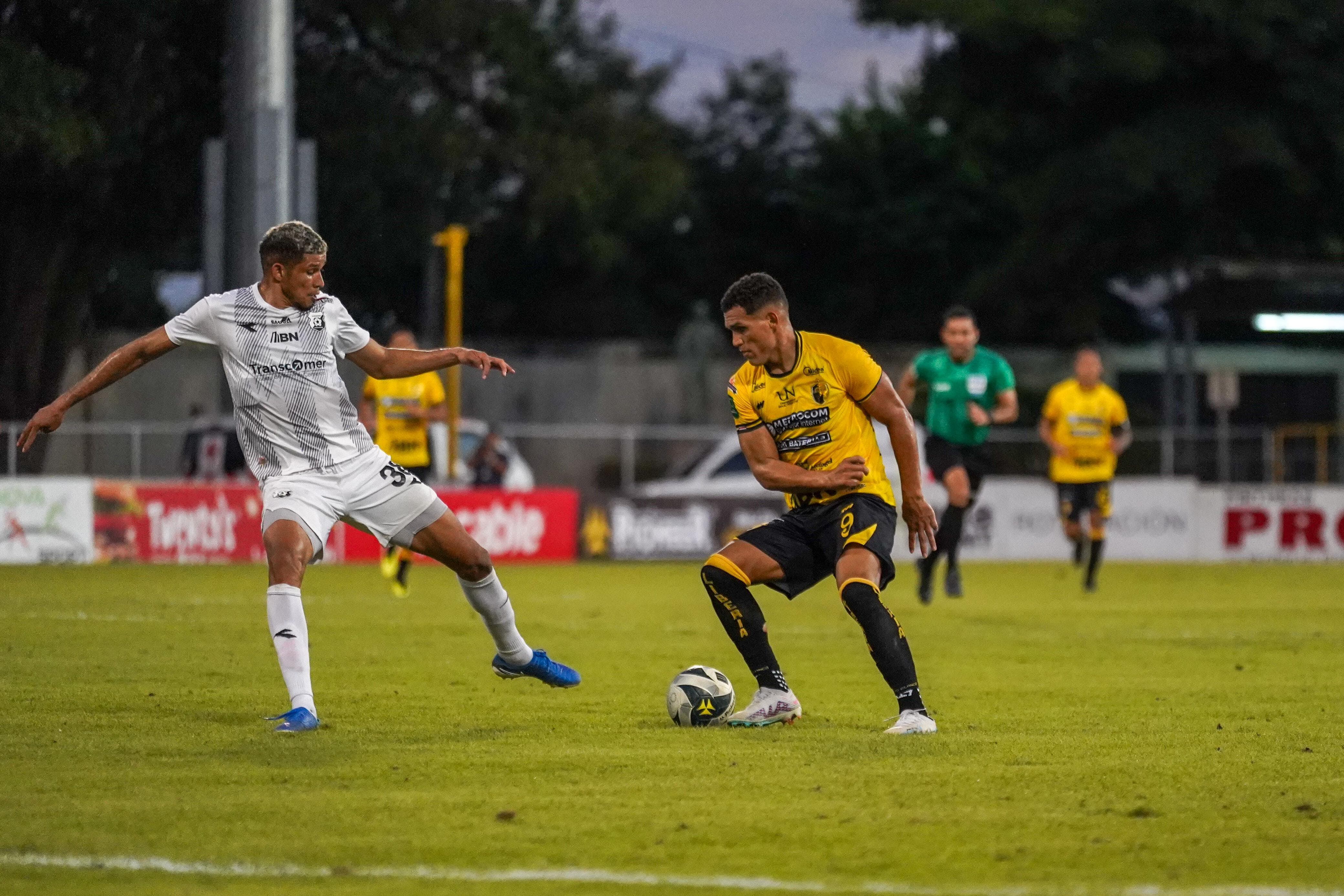 Jurguens Montenegro llevó mucho peligro para Liberia ante Herediano. Foto: Prensa Liberia