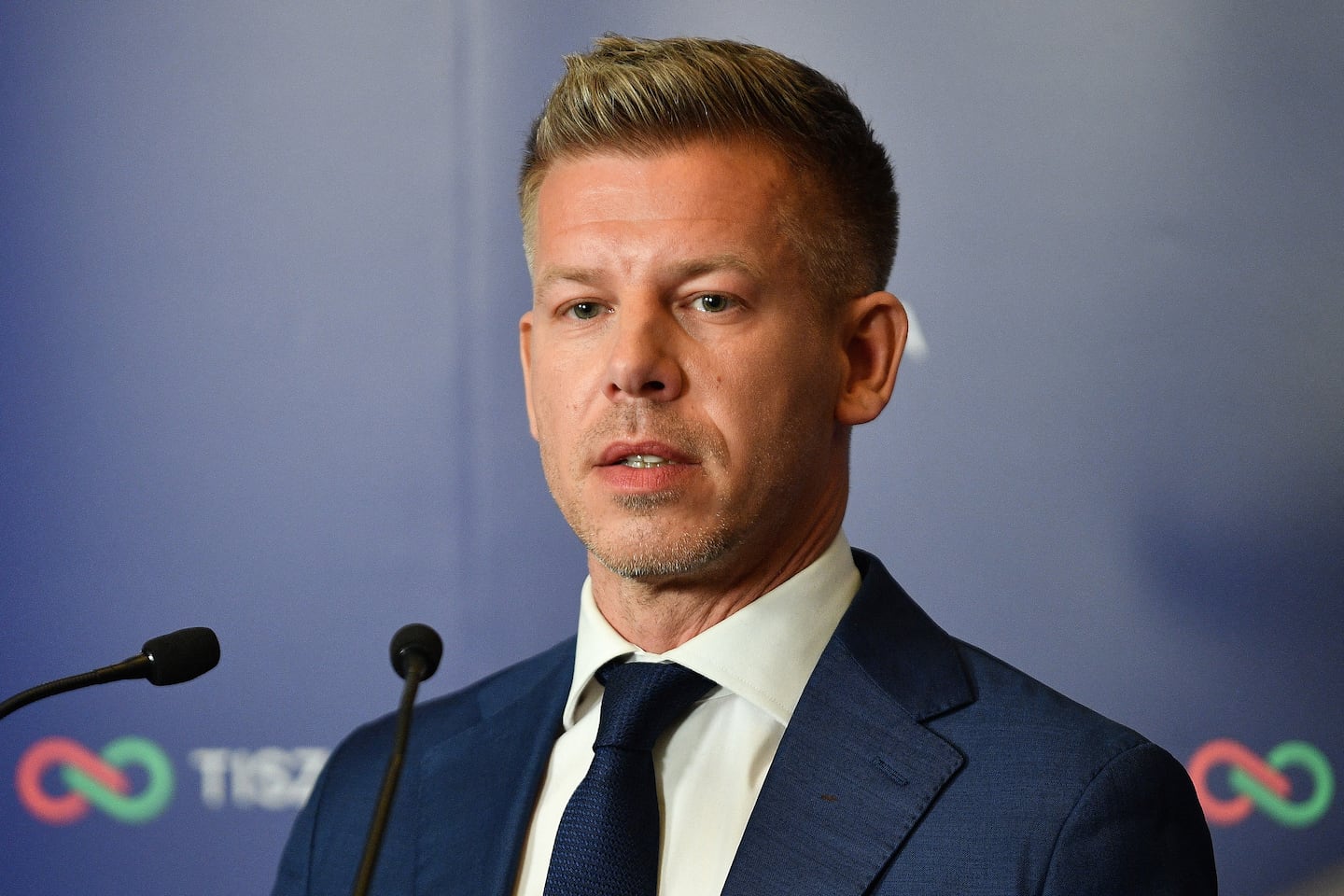 ¿Quién es Peter Magyar? El hombre que logró lo impensable y derrotó a Viktor Orbán en Hungría