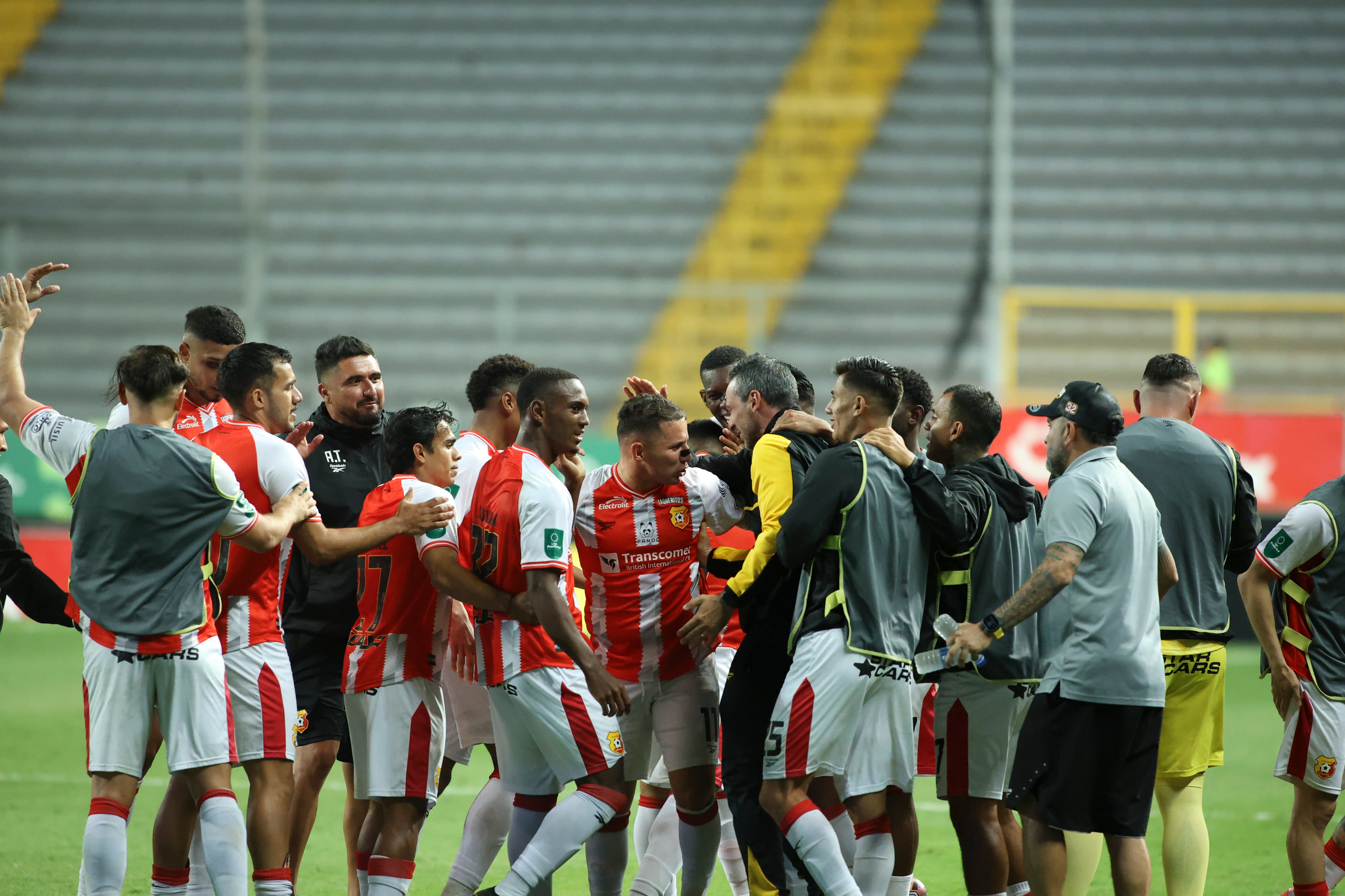 partido Escorpiones FC contra CS Herediano