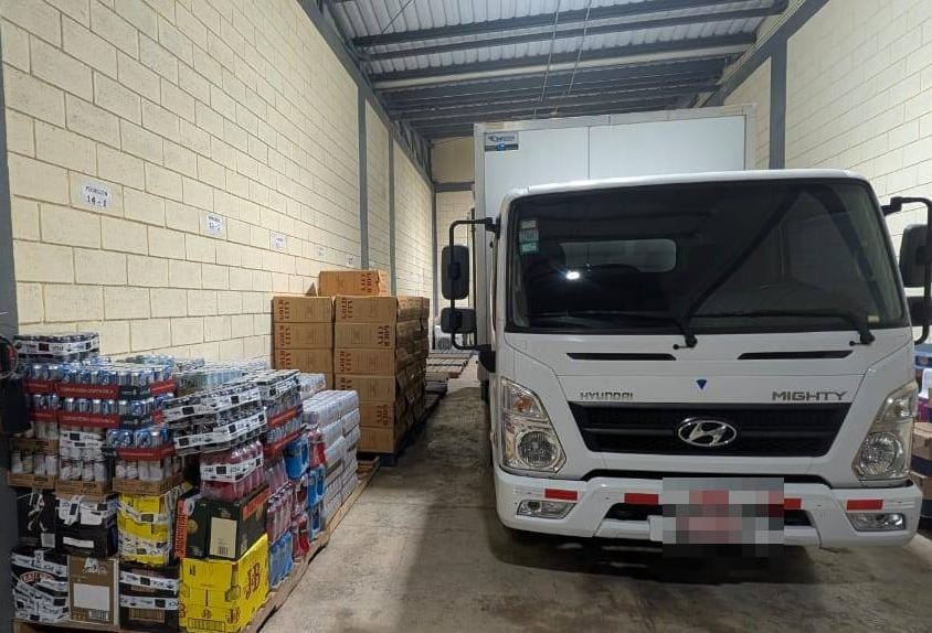 Cuando se le pidió abrir el cajón del camión que transportaba los cigarrillos de contrabando, el conductor argumentó que no tenía las llaves de los candados