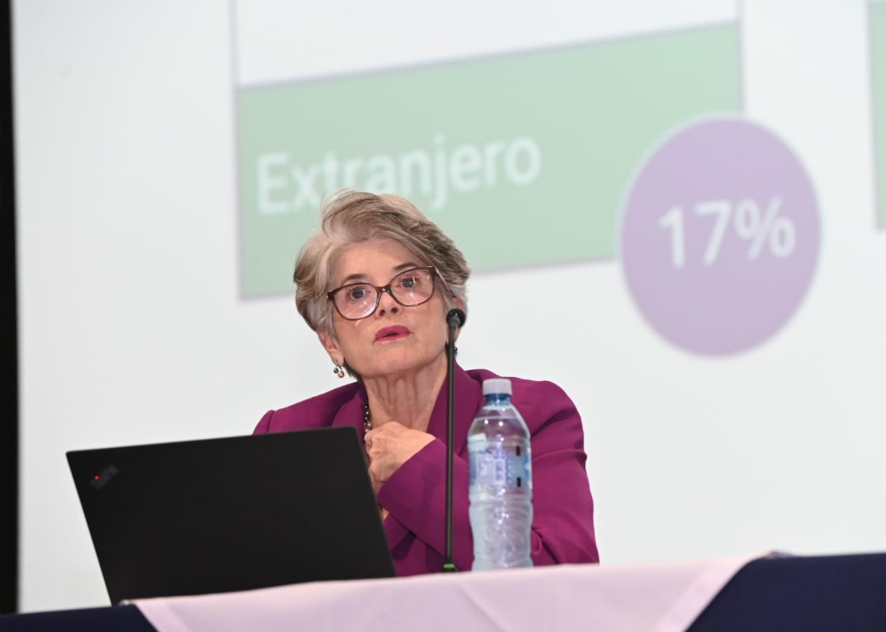 Rocío Aguilar, jerarca de Supén, brinda un estado sobre la situación del Sistema Nacional de Pensiones.