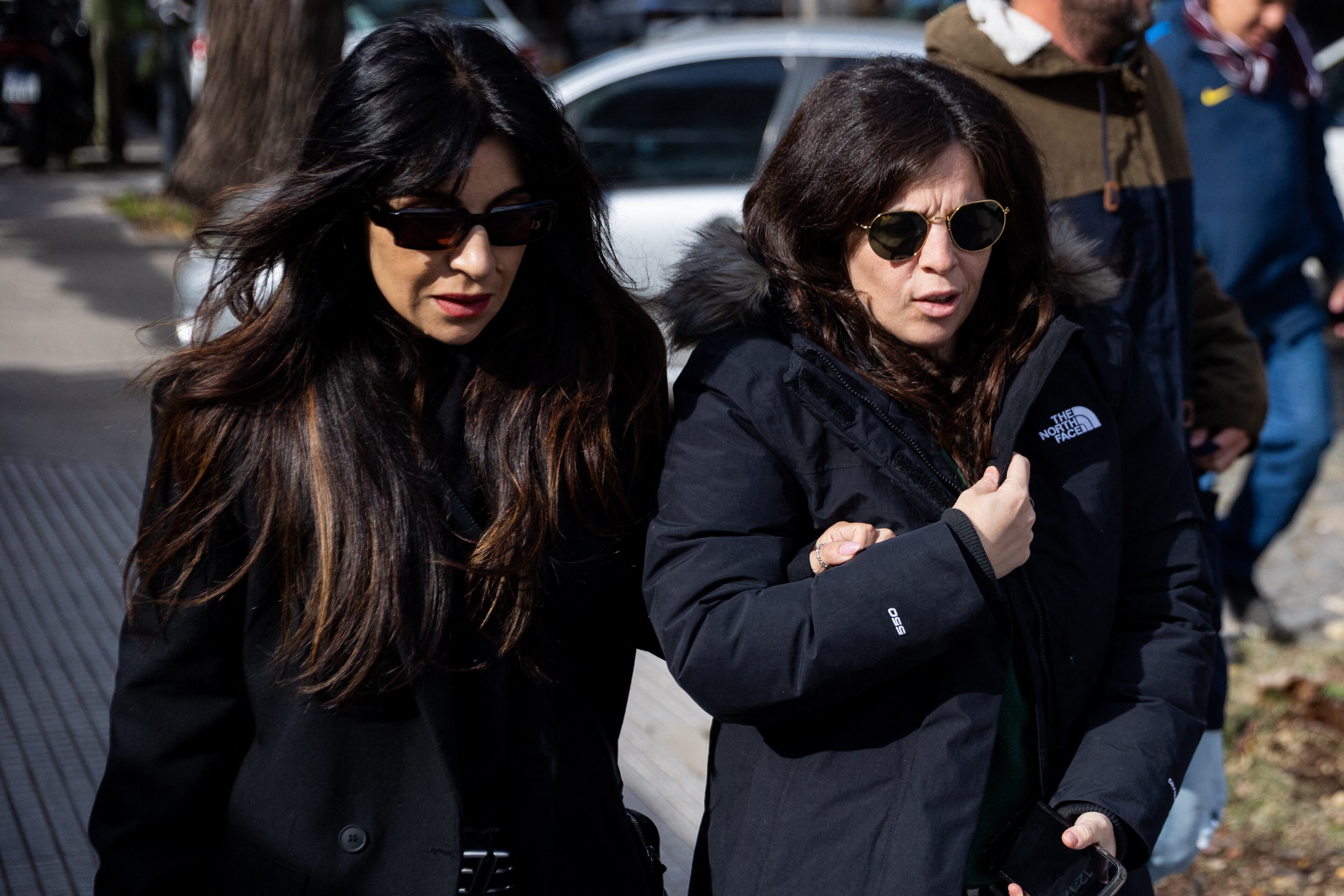 Gianinna y Dalma Maradona, las hijas de Diego Maradona, llegan al juicio por la muerte de su padre este martes 29 de mayo.