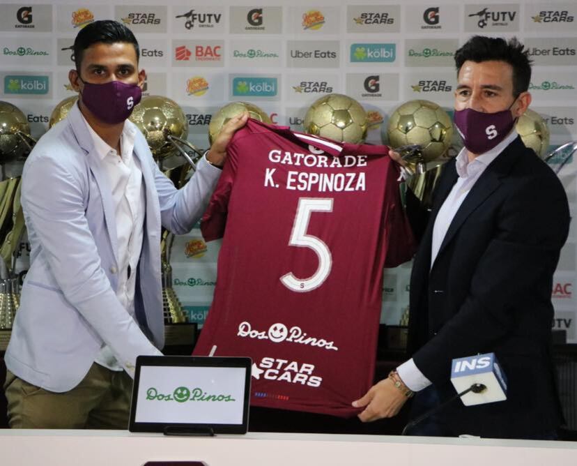 Presentación de Kevin Espinoza, nuevo jugador de Saprissa. Facebook Saprissa.