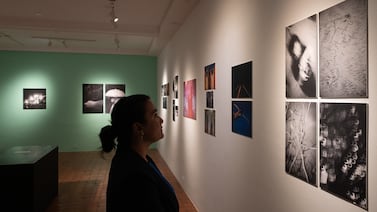 ¿Es una fotografía o un sueño? Una exposición en San José juega con los límites de la realidad