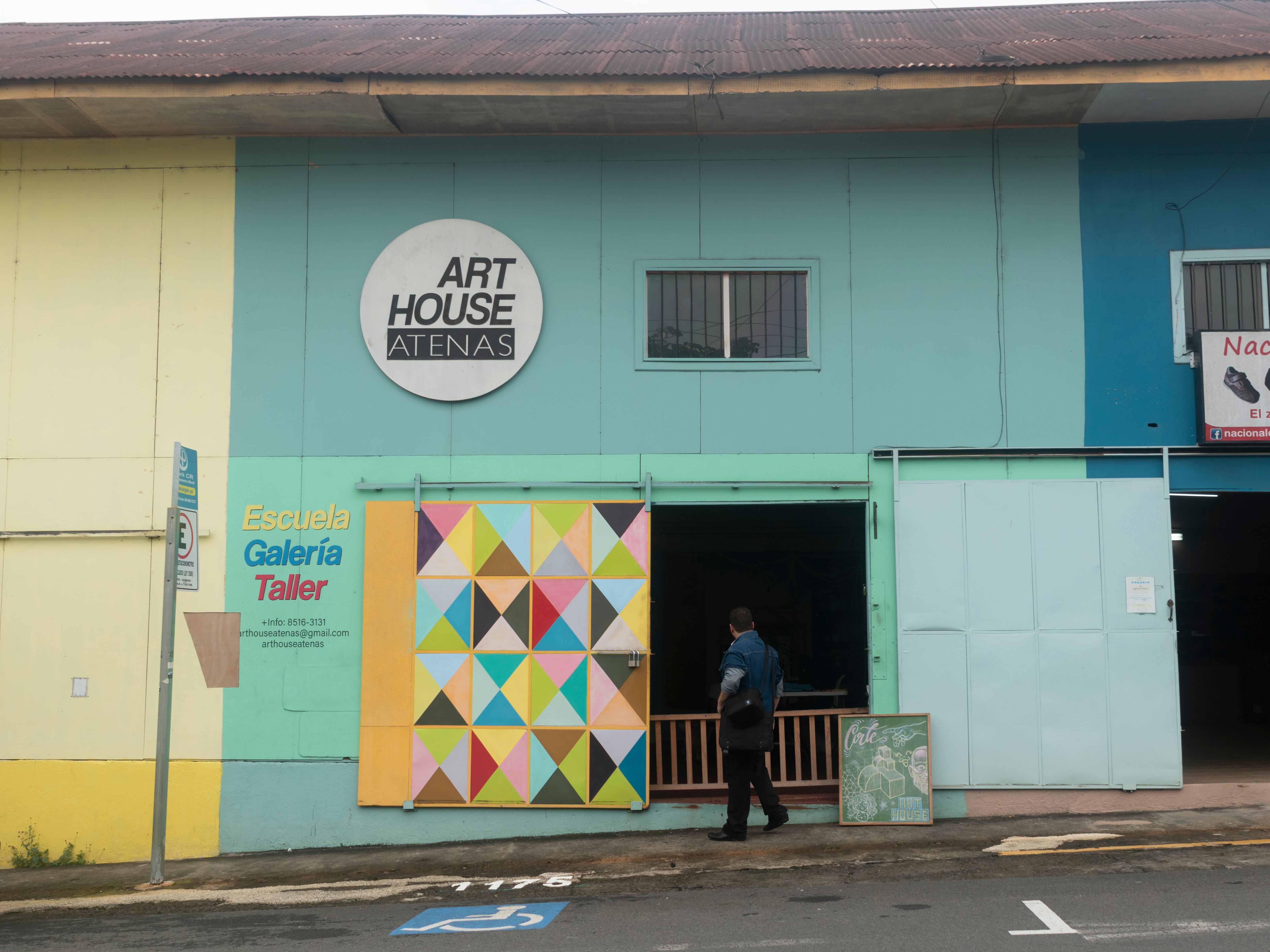Art House Atenas es un espacio de arte ubicado frente al parque central de Atenas, Alajuela, fundado en 2022.