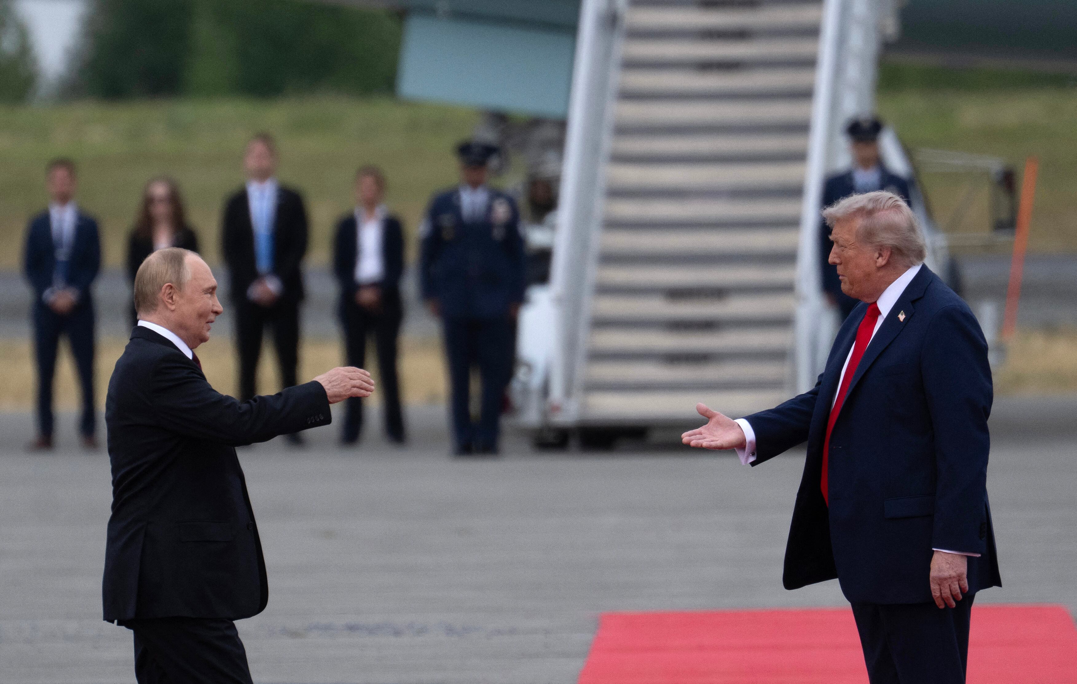 Trump y Putin se reúnen en Alaska por primera vez desde la invasión de Ucrania, en una cumbre clave que podría definir el futuro del conflicto.