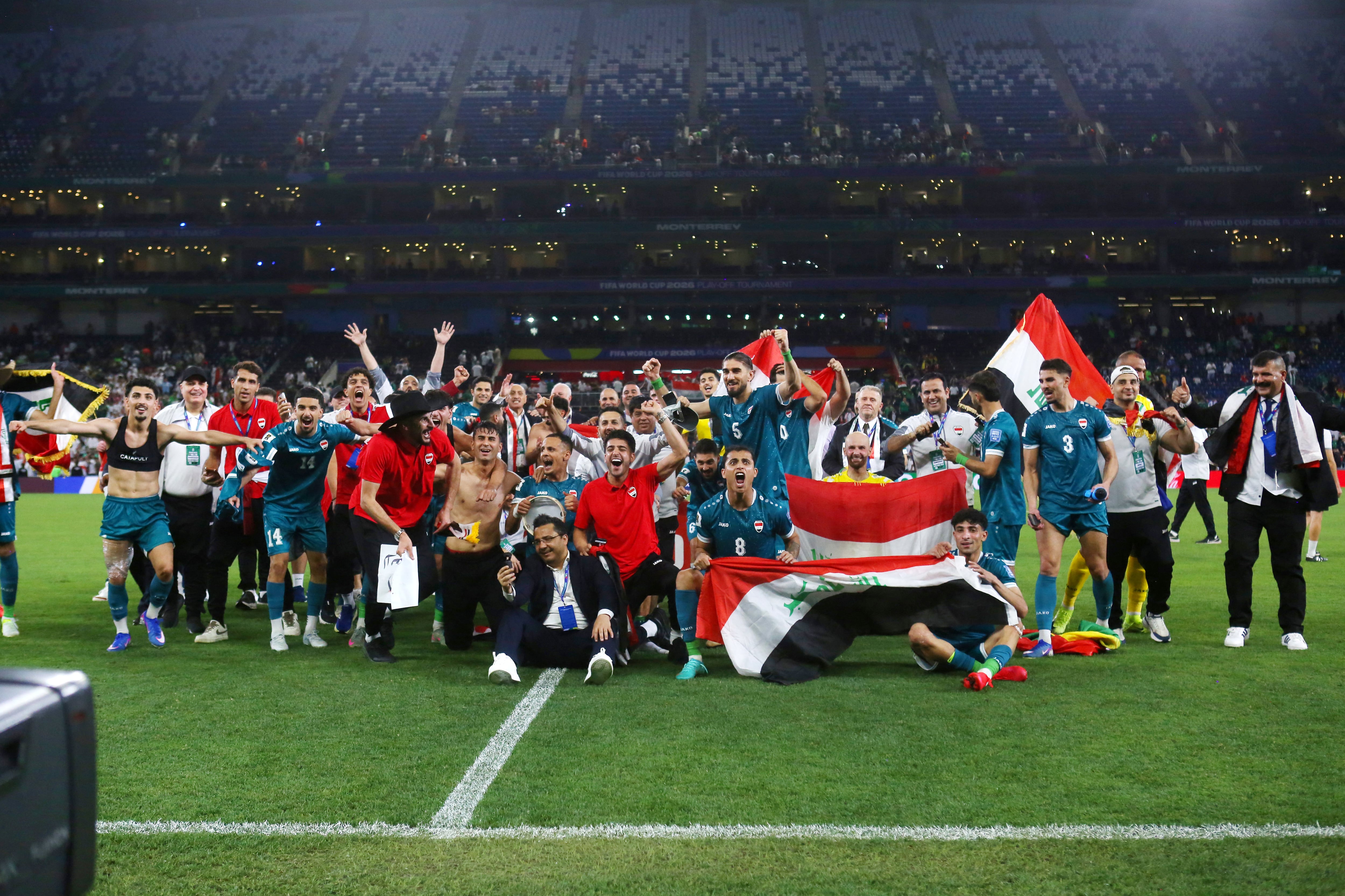 Los jugadores de Irak celebran tras ganar el partido de la repesca final de la fase de clasificación para la Copa Mundial de la FIFA 2026 entre Irak y Bolivia, disputado en el Estadio BBVA de Guadalupe, en el estado de Nuevo León (México), el 31 de marzo de 2026.