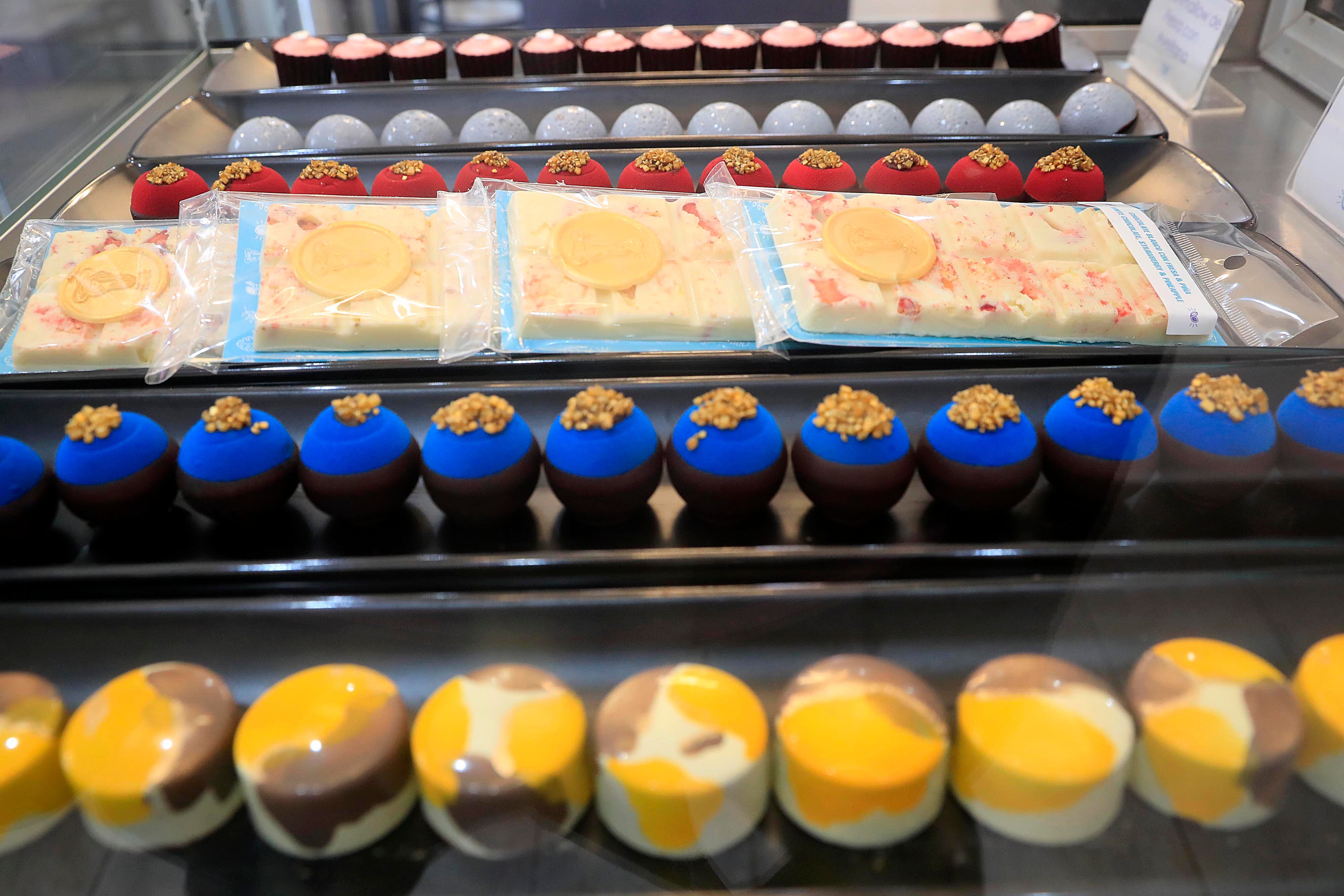 07/09/2023 Centro Comercial del Sur. Chocolatería Bean to Bliss, algo así como del grano a la felicidad absoluta. Son chocolates de autor que incluye los buscados bombones rellenos de gran cantidad de sabores y texturas.