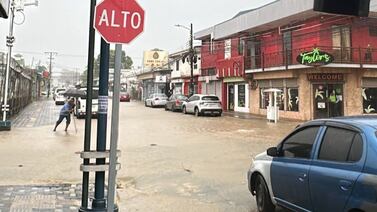 Centro de Limón afectado por fuertes lluvias