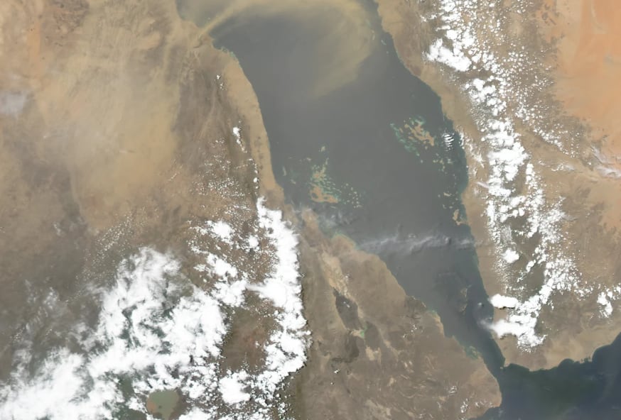 En la parte baja de la imagen se aprecia el estrecho de Bab el Mandeb, amenazado por los rebeldes hutíes.